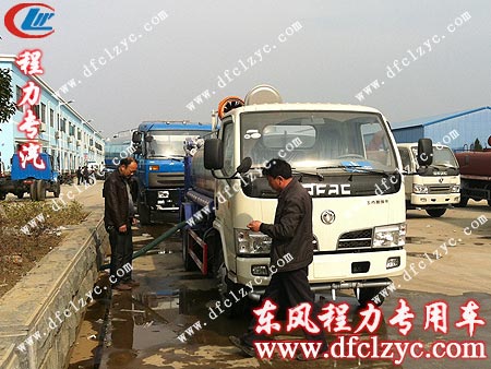 等待試水的東風(fēng)145多功能灑水車(chē)