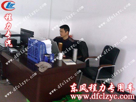 東風(fēng)多利卡隨車吊帶清障多用車到達(dá)用戶所在地 東風(fēng)多利卡隨車吊帶清障多用車達(dá)用戶所在地