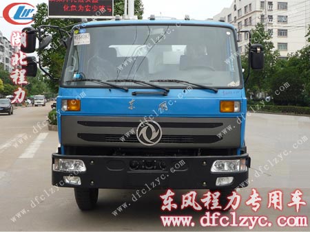 東風(fēng)145清洗吸污多功能車簡潔大方的藍色駕駛室