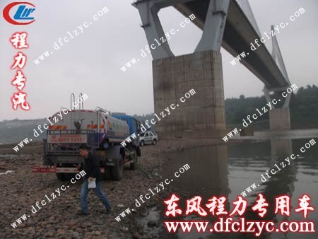 湖北程力東風(fēng)145灑水車工作現(xiàn)場試水測試 湖北程力東風(fēng)145灑水車工作現(xiàn)場試水測試