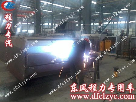 垃圾車焊接現(xiàn)場