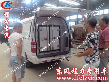 福田風(fēng)景冷藏車廂體尾部后開(kāi)門