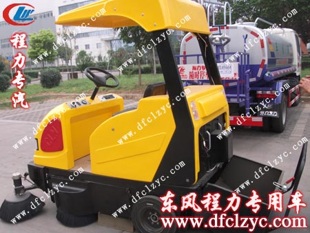 湖北程力電動(dòng)掃路車