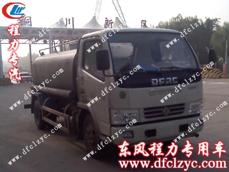 剛到達銅川的東風銳鈴灑水車