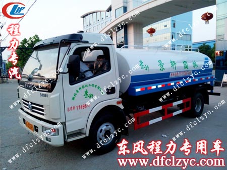 東風(fēng)多利卡灑水車(chē)準(zhǔn)備出發(fā)