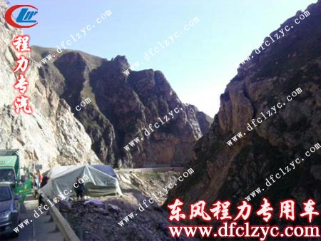 湖北程力東風(fēng)145灑水車翻山越嶺 湖北程力東風(fēng)145灑水車翻山越嶺