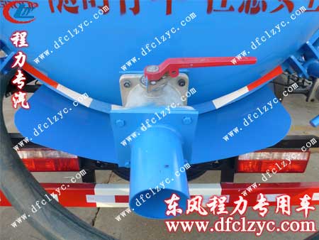 東風多拉卡清洗吸污車的尾部排污口