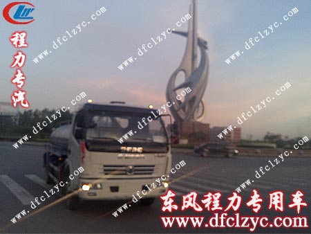 東風多利卡吸糞車到達河北衡水境內(nèi)