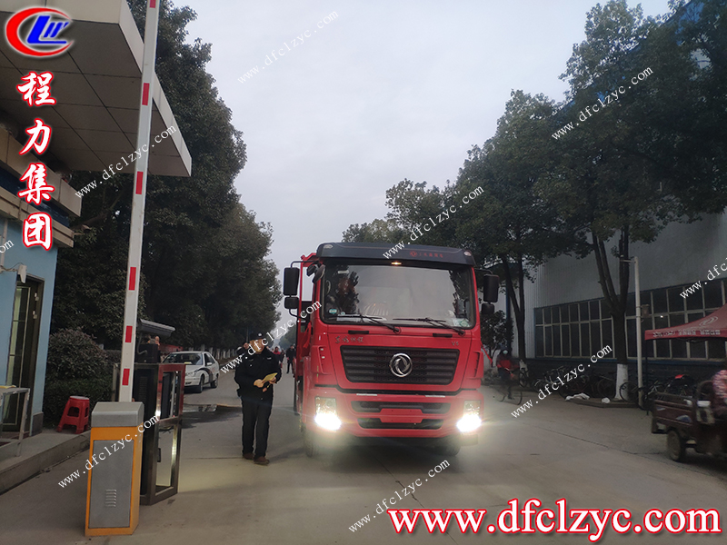 程力集團(tuán)東風(fēng)景程平板車